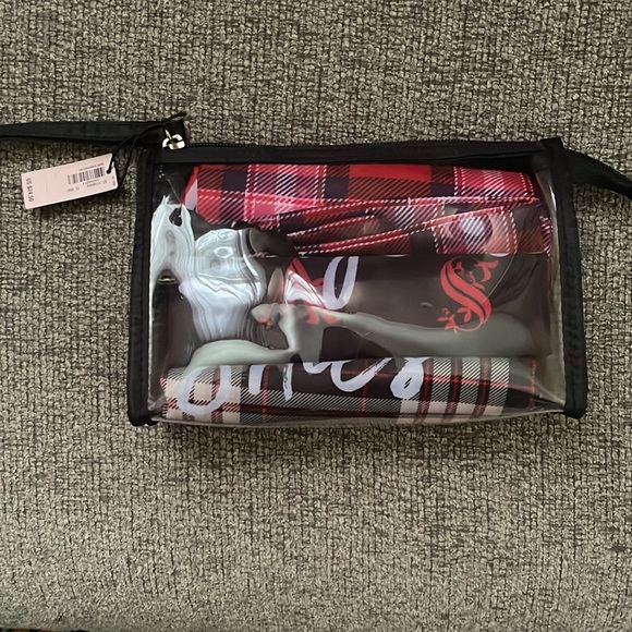 NWT Victoria’s Secret bag set Travel bags - Picture 2 of 3